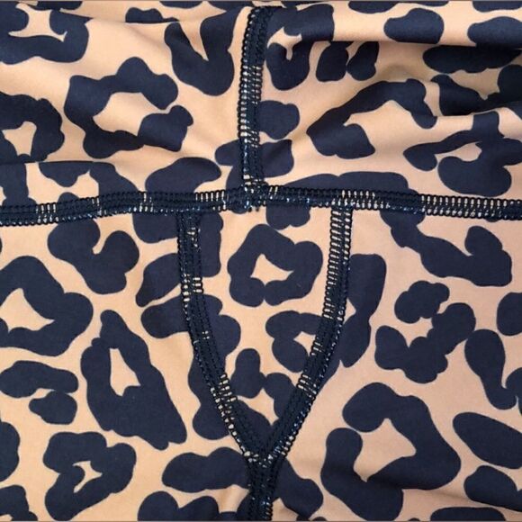 Beach Riot Piper Legging in Leopard Print Size S - Picture 6 of 11